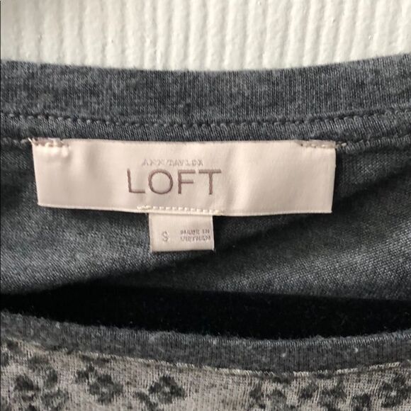 🍭6/$30 LOFT gray patterned print tee- S - Picture 2 of 5